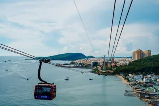 Hòn Thơm cable car above the sea